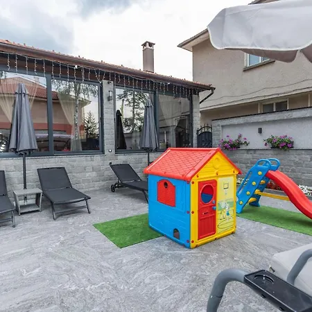 никонел Aparthotel 4*