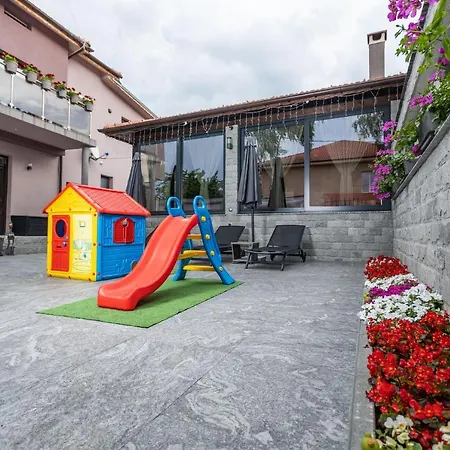 никонел Aparthotel 4*