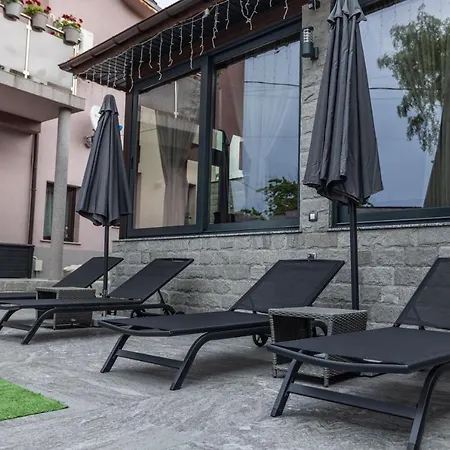 никонел Aparthotel 4*